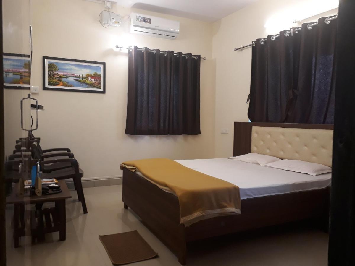 Maharaja Family Guest House Лонавала Екстериор снимка