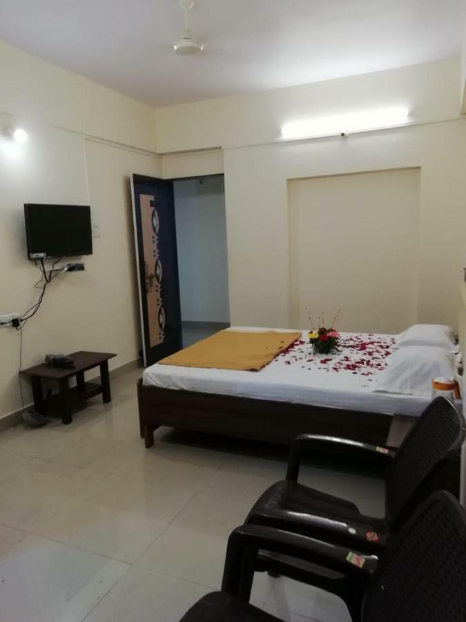 Maharaja Family Guest House Лонавала Екстериор снимка